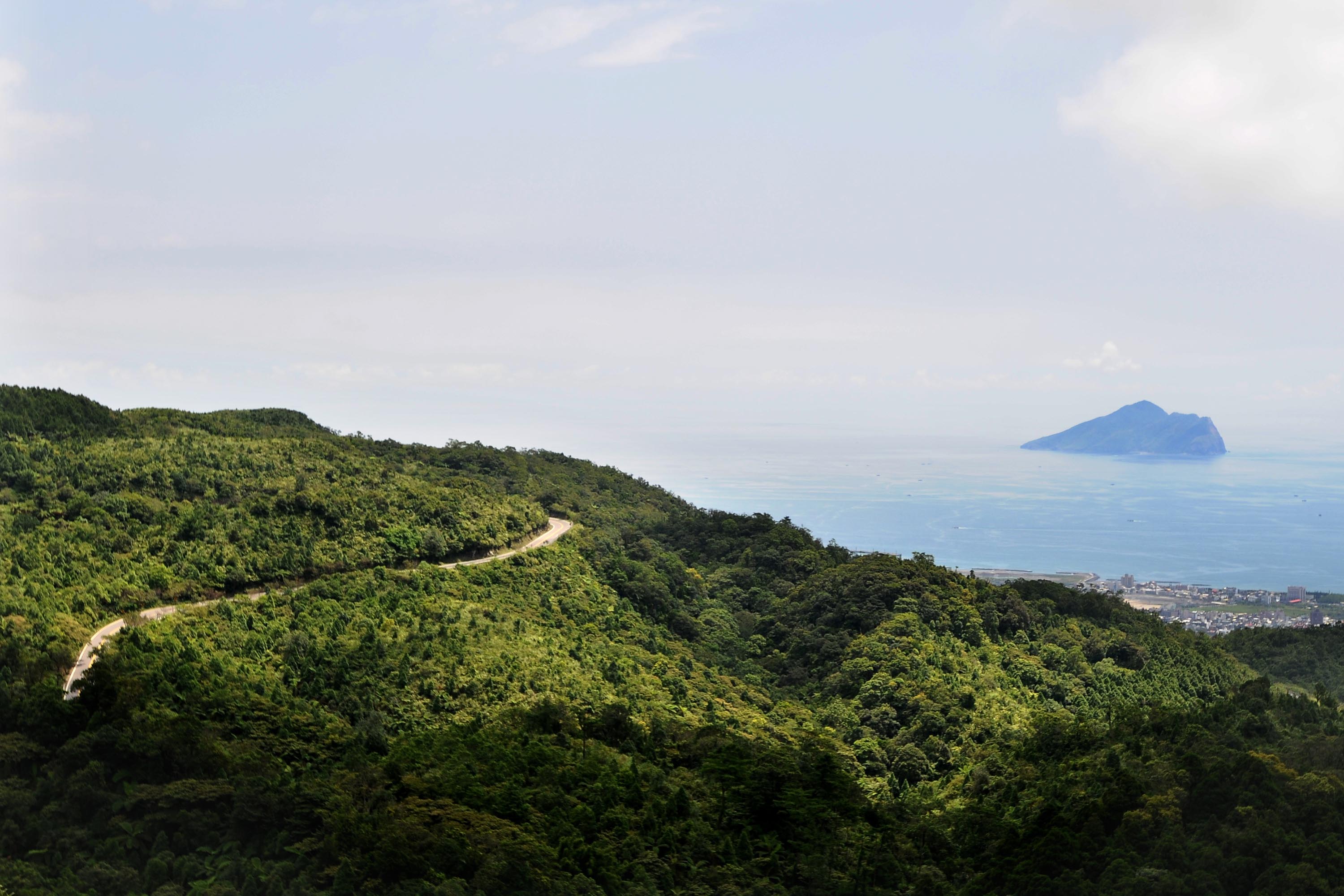 遠眺太平洋上龜山島