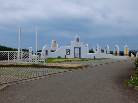 以白色色調為主體的地中海式建築