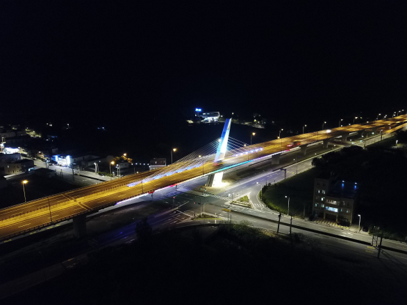 永安漁港脊背橋空拍夜景，共8張照片