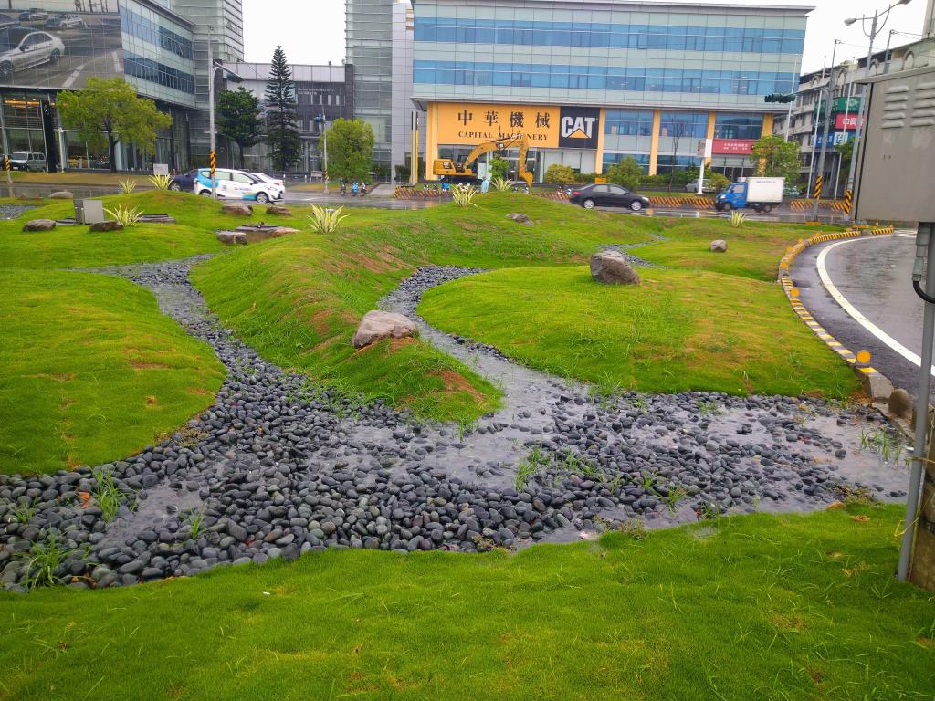 台1線與台1戊線槽化島之雨水花園
