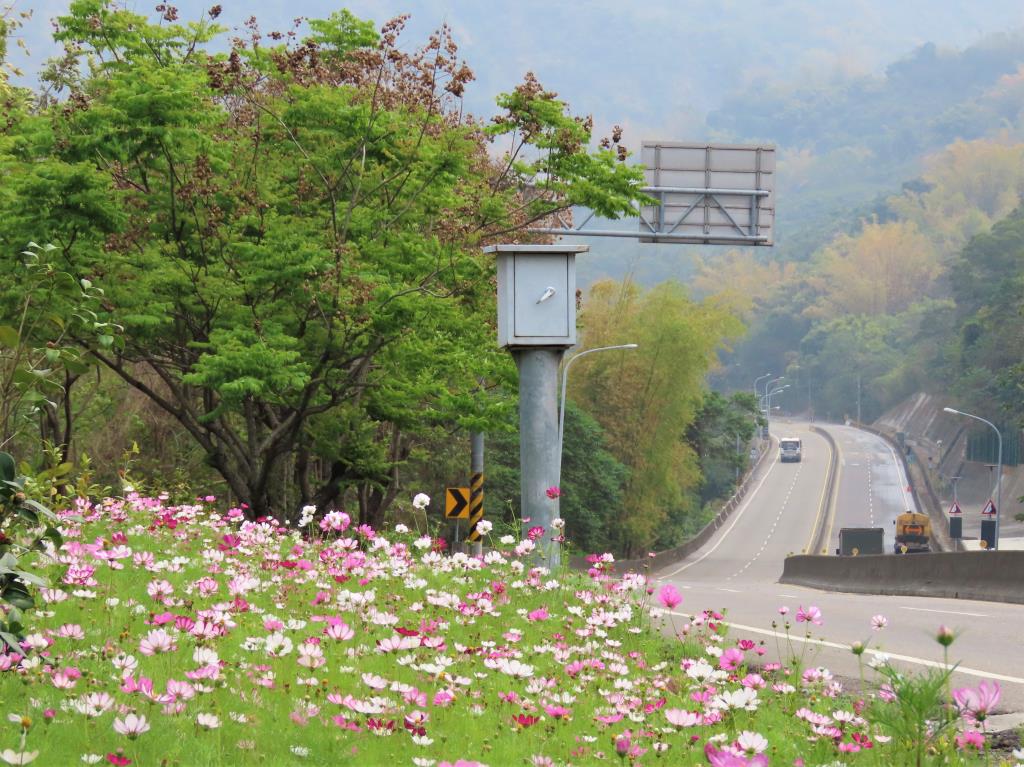 台14線31k處之鱸鰻潭公園，居高臨下，地勢險要。