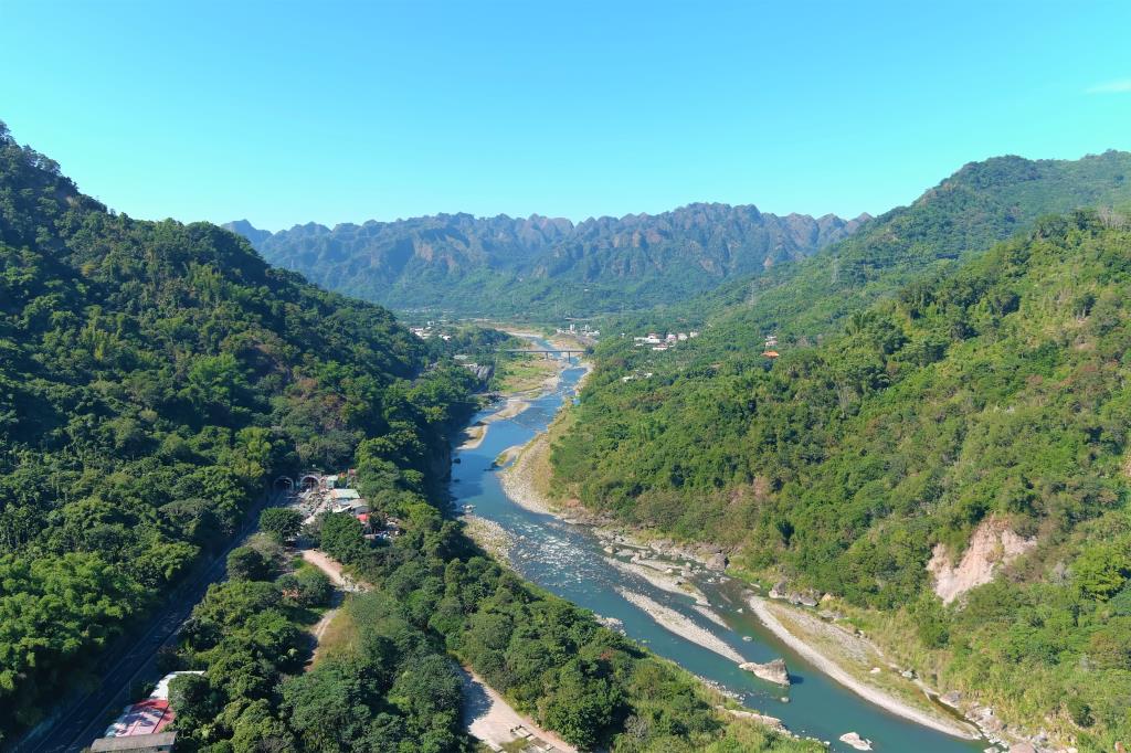 台14線雙福隧道南港溪與九九峰美景(國姓往草屯方向空拍)