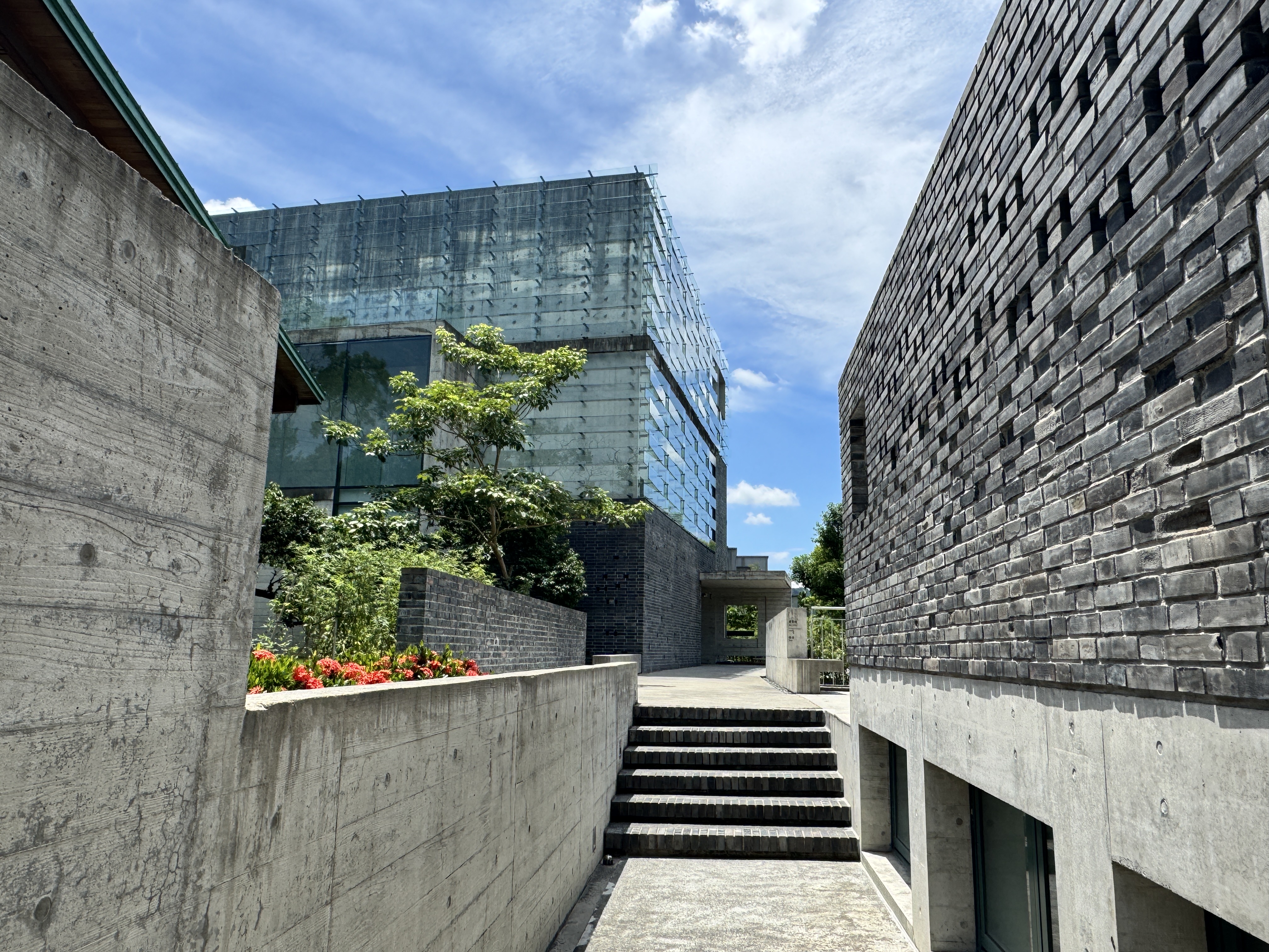 美術館本身建築很有看頭,結合傳統與現代的理念設計