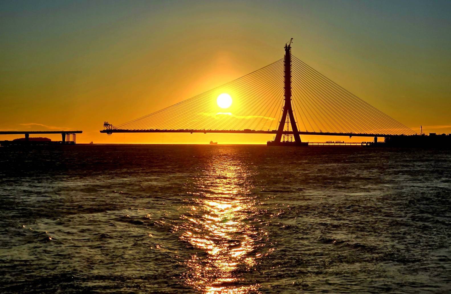 夕陽下的淡江大橋