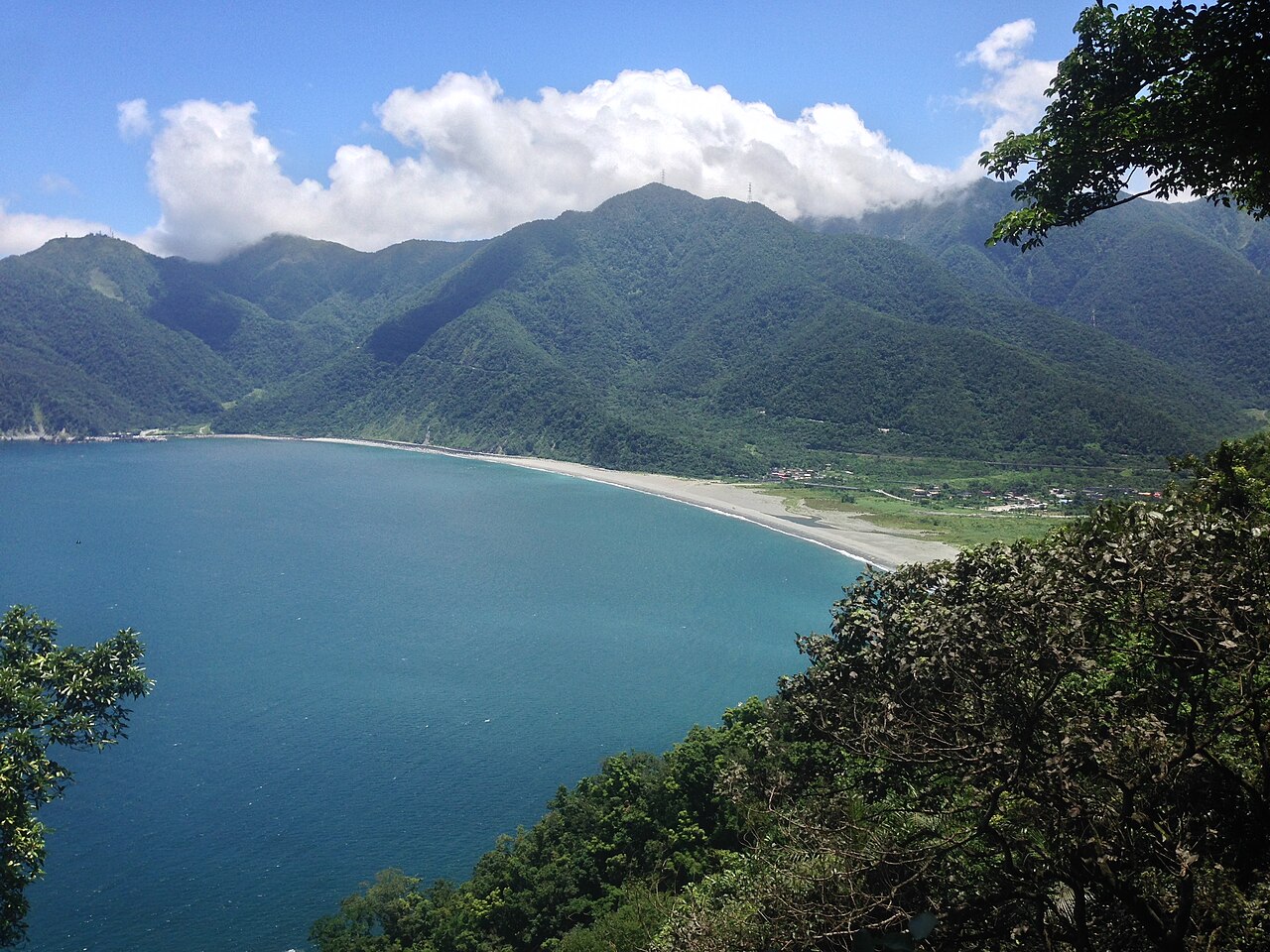 從開路先鋒爺廟遠望東澳